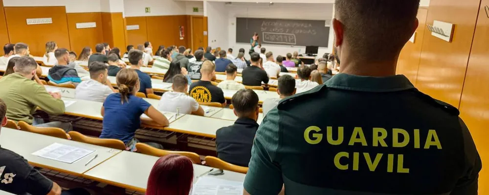 Aula de estudio para aspirantes a Guardia Civil; orientación para preparar la oposición desde Ceuta (ciudad autónoma)